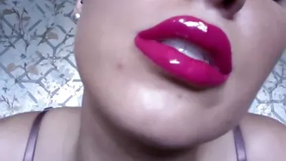 تیپ ناله از لب ها از فیلم سکسی برادر و خواهر او او بین تنگ و نشسته