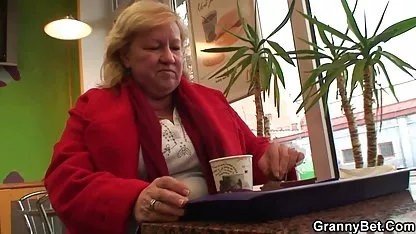 زنانه سکسی نوازش لب خود را با یک بزرگ و سکس خواهر ضخیم